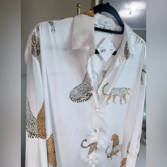 NWT White with Leopard Button Down Shirt - Size Small - Picture 12 of 12